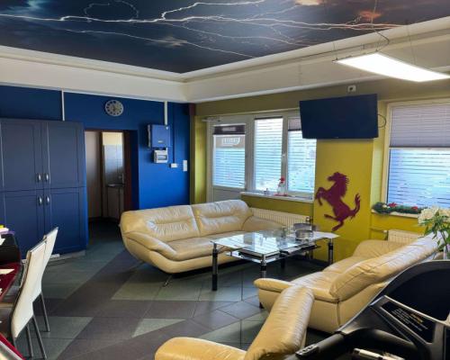 Hala gotowa pod biznes z mieszkaniem