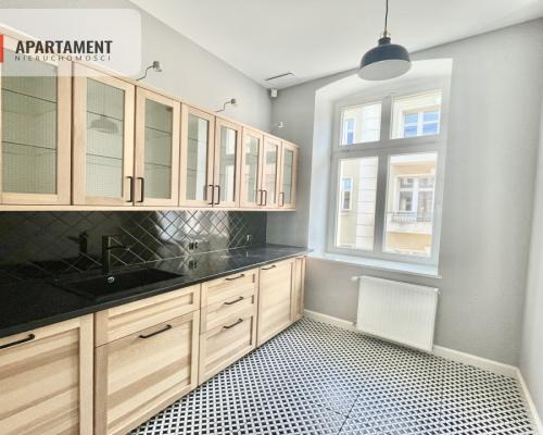 centrum, odrestaurowana kamienica, 1 piętro