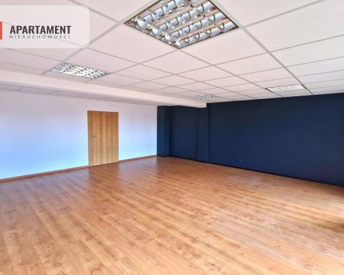 Biuro na pierwszym piętrze,media już w cenie!