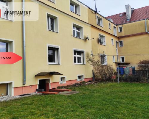 4 pokoje/komórka/piwnica/strych/ogrodzone podwórze