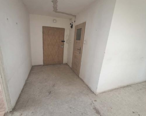 M3-wysoki parter-balkon-Zosinek-do remontu