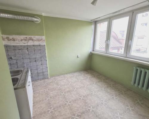 M3-wysoki parter-balkon-Zosinek-do remontu