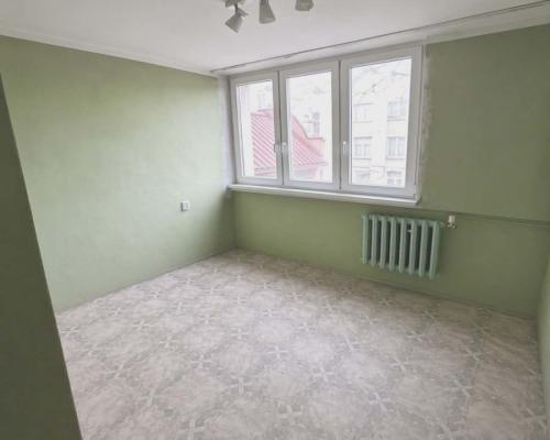 M3-wysoki parter-balkon-Zosinek-do remontu