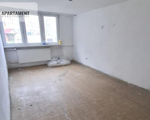 M3-wysoki parter-balkon-Zosinek-do remontu