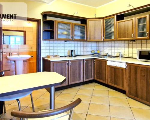 Budynek 2004-lokal umeblowany - od zaraz