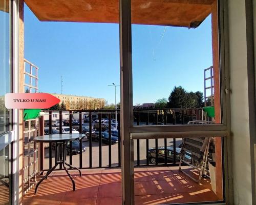 Słoneczne mieszkanie z garderobą i aneksem