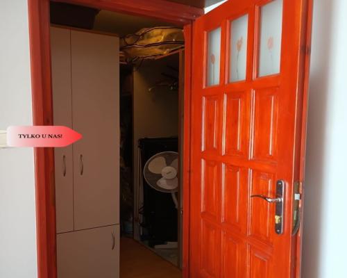 Słoneczne mieszkanie z garderobą i aneksem