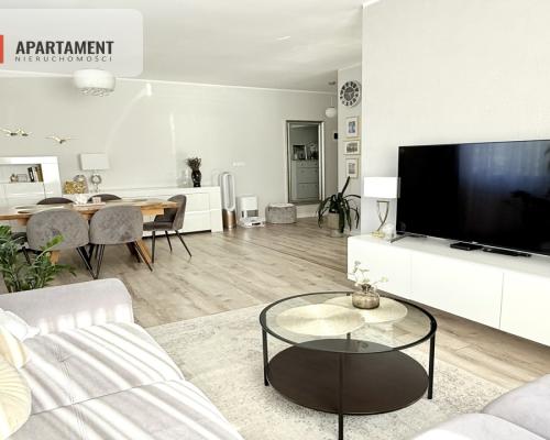 Nowoczesny apartament z dwoma balkonami oraz windą