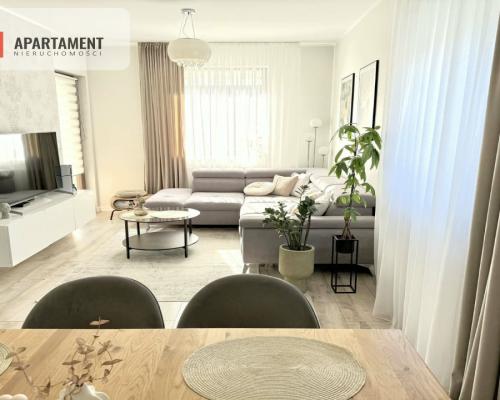 Nowoczesny apartament z dwoma balkonami oraz windą