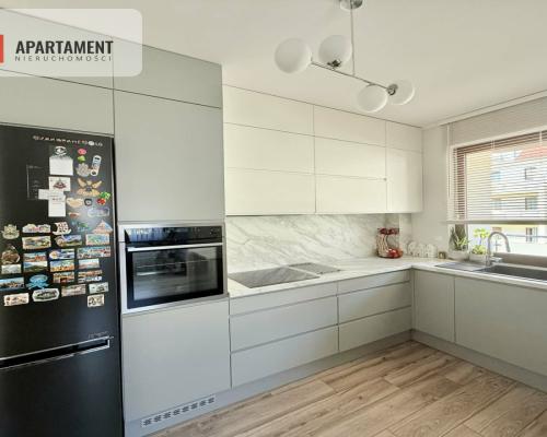 Nowoczesny apartament z dwoma balkonami oraz windą