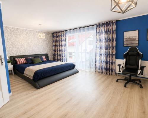 Nowoczesny dwupoziomowy segment z ogródkiem