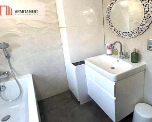 Klimatyczne dwupoziomowe mieszkanie