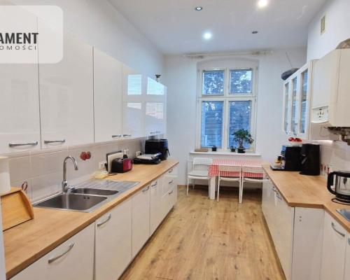 Mieszkanie 4 pokojowe, duży balkon, garaż.