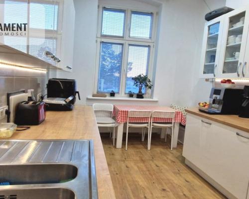 Mieszkanie 4 pokojowe, duży balkon, garaż.