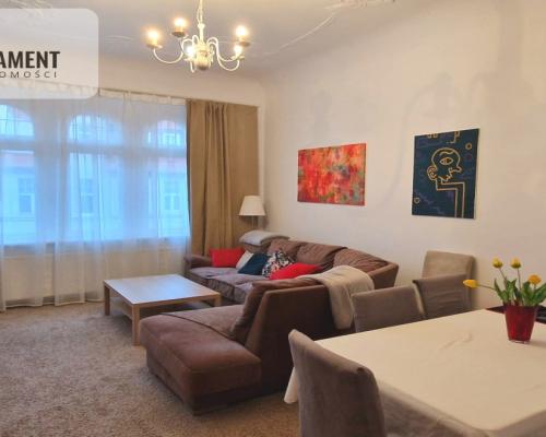 Mieszkanie 4 pokojowe, duży balkon, garaż.