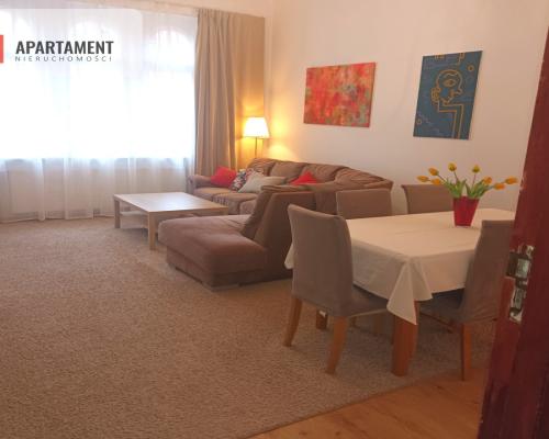 Mieszkanie 4 pokojowe, duży balkon, garaż.