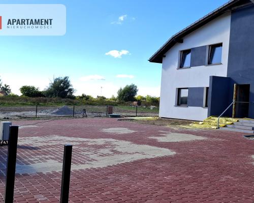 Mieszkanie w czterolokalowym budynku z ogródkiem