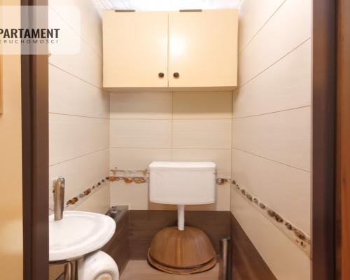 Z widokim na panoramę, niższa cena.