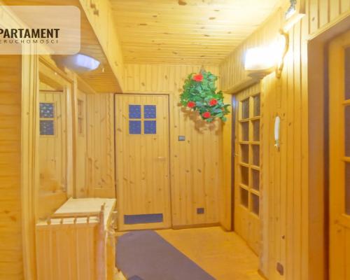 Z widokim na panoramę, niższa cena.