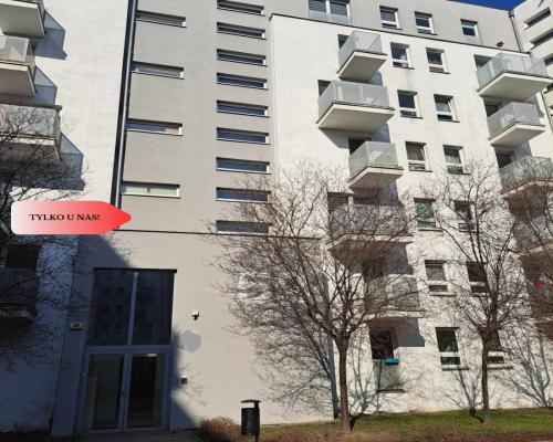 65 m2/3 pokoje/winda/centrum/komórka