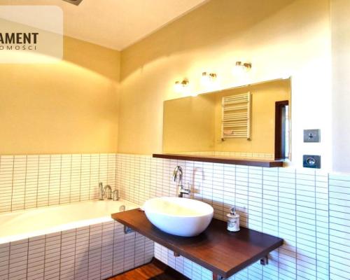 Budynek 2004-lokal umeblowany - od zaraz