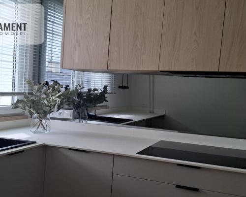 Mieszkanie 2 pokoje po generalnym remoncie .