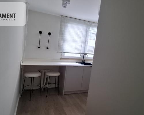 Mieszkanie 2 pokoje po generalnym remoncie .