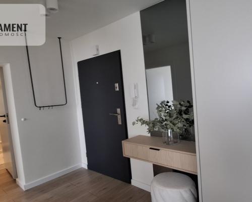 Mieszkanie 2 pokoje po generalnym remoncie .