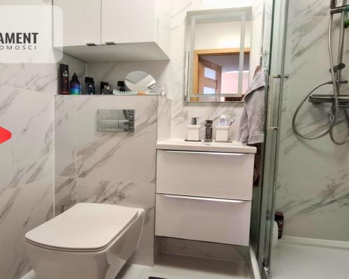 Słoneczna kawalerka z wnęką na Błoniu