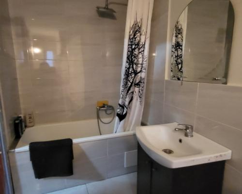 Kawalerka w centrum - oficyna- tanio