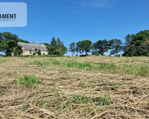 Działka z budynkiem w dobrej lokaliazcji!