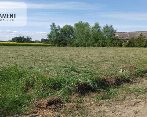 Urokliwa działka w spokojnej okolicy