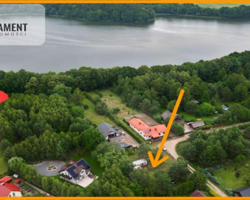 Działka budowlana zadrzewiona las jezioro