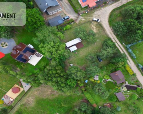 Działka budowlana zadrzewiona las jezioro