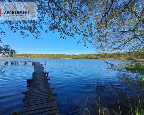 Działka nad jeziorem, z własnym strumykiem