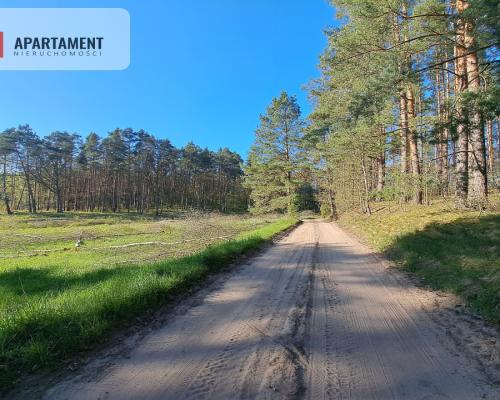 Działka nad jeziorem, z własnym strumykiem