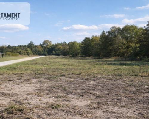 Działka, w cichej i spokojnej okolicy.