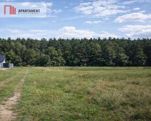 Działka, w cichej i spokojnej okolicy.