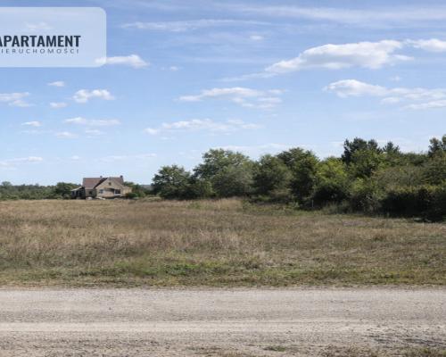 Działka, w cichej i spokojnej okolicy.