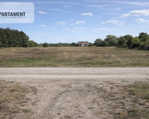 Działka, w cichej i spokojnej okolicy.