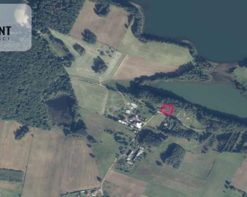 Działka nad jeziorem Jeleń