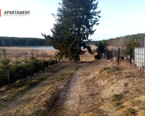Działka nad jeziorem!