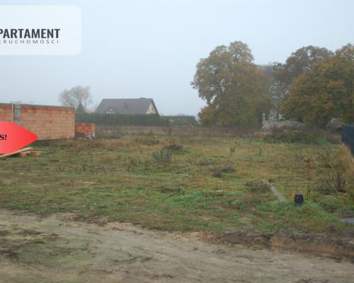 Działka budowlana z pozwoleniem na budowę.