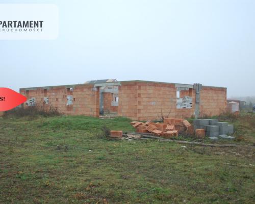 Działka budowlana z pozwoleniem na budowę.