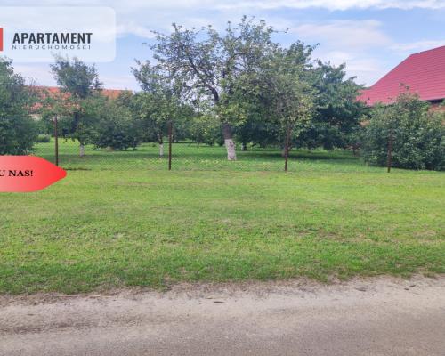 Działka rolna z dużą stodołą.