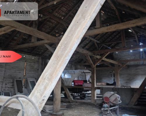 Działka rolna z dużą stodołą.