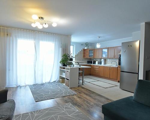 2 pokoje z garderobą, klimatyzacja, budynek 2005 r.