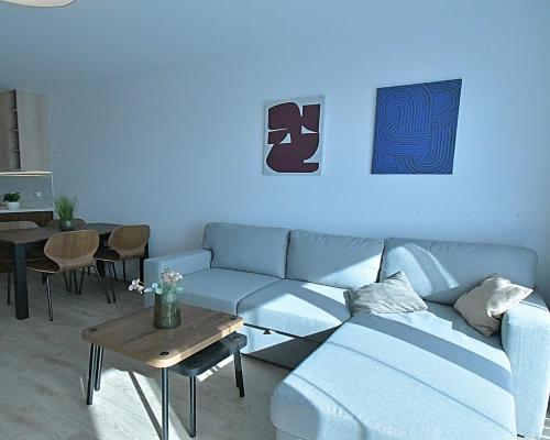 Pachnące nowością przestronne 2 pokoje z balkonem