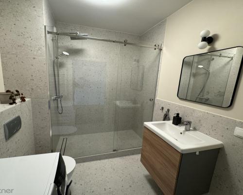 Kawalerka z balkonem I siłownia - Legnicka