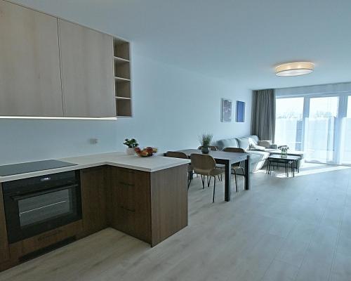 Pachnące nowością przestronne 2 pokoje z balkonem